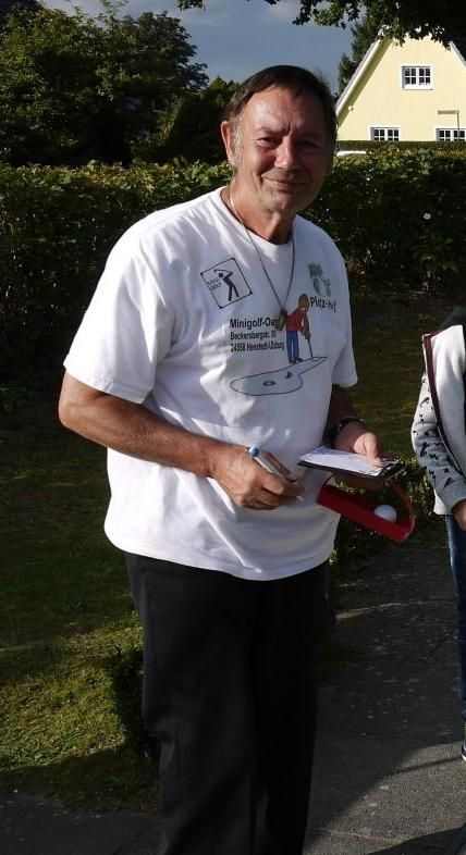 Porträt von Fredy Fischer, Inhaber der Minigolf-Oase